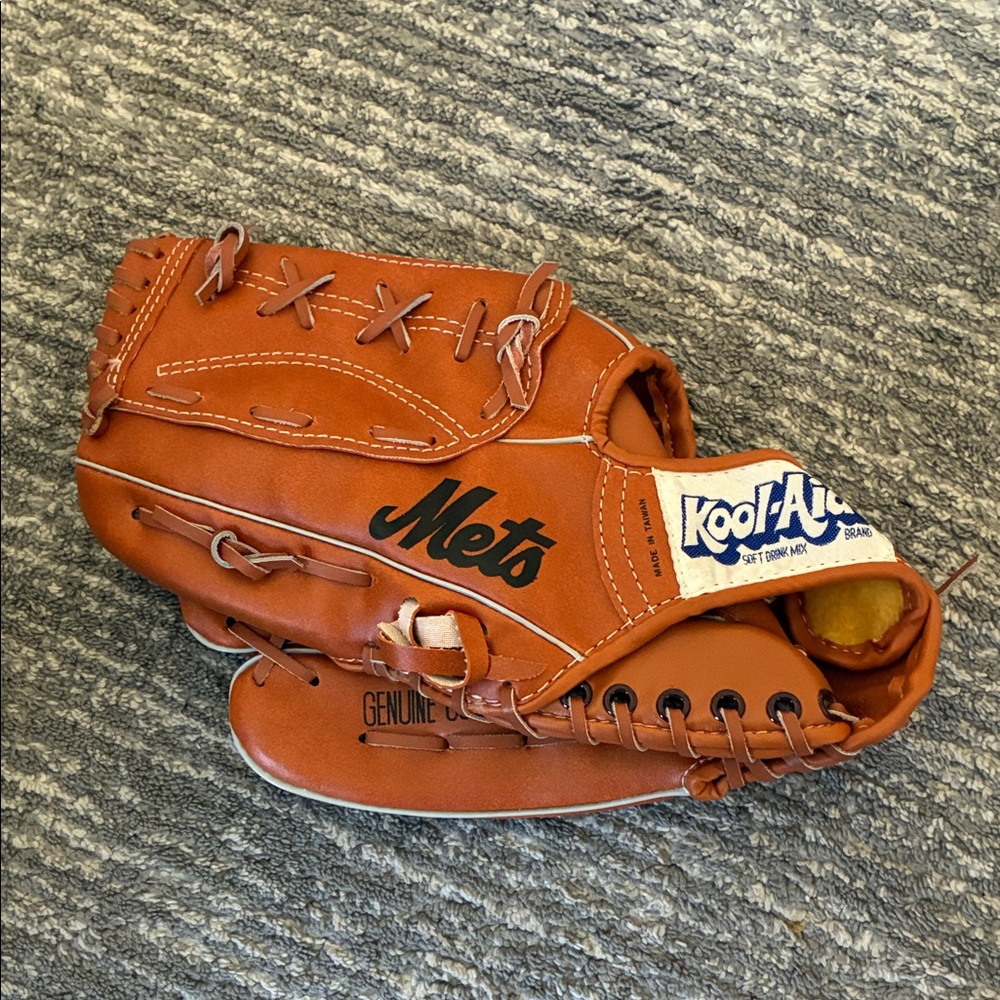 Vintage New York NY Mets Kool-Aid Left Handed Baseball Glove 2606